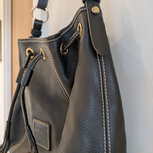 Dooney & Bourke black pebbled leather drawtring bucket bag -Excellent Condition - Picture 3 of 10